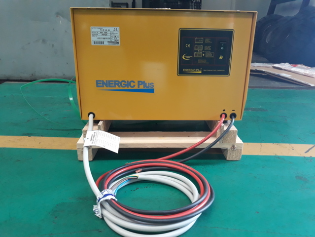 Máy sạc xe nâng